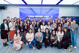 走进标杆现场，共探AI转型——利来国际(中国)国际携手企业高管参访埃森哲智能运营中心